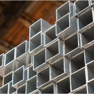 Tubos de aluminio en plata...