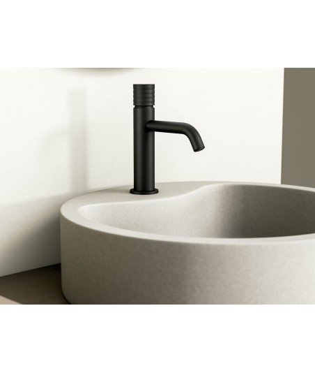 Grifo negro de lavabo Helios IO