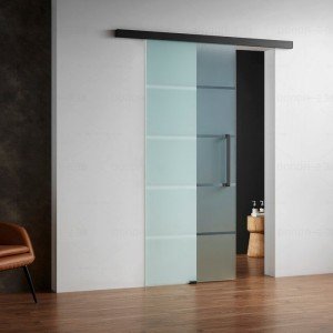 Puerta de paso en negro...